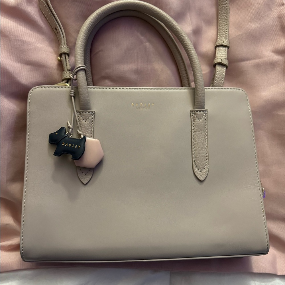 RADLEY LONDON Cream Leather Shoulder Bag with Zipper, worn once